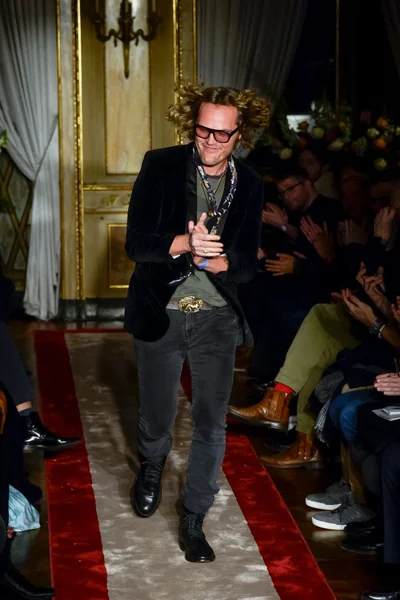 Look 32